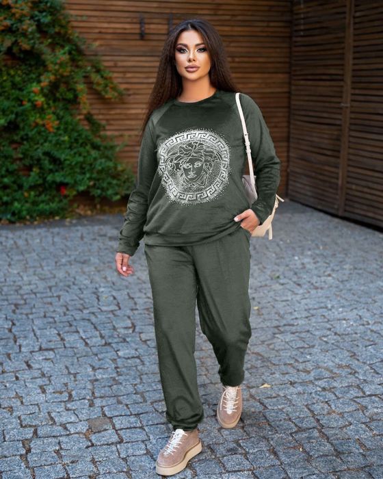 Стильный велюровый костюм с камнями батал всё 48-58