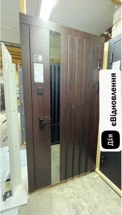 Двері вуличні у Танхаус Abwehr Avenue : в наявності