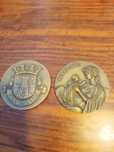 Duas medalhas em metal