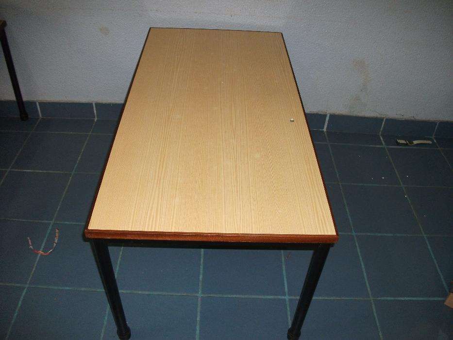 Mesa com tampo Laminado