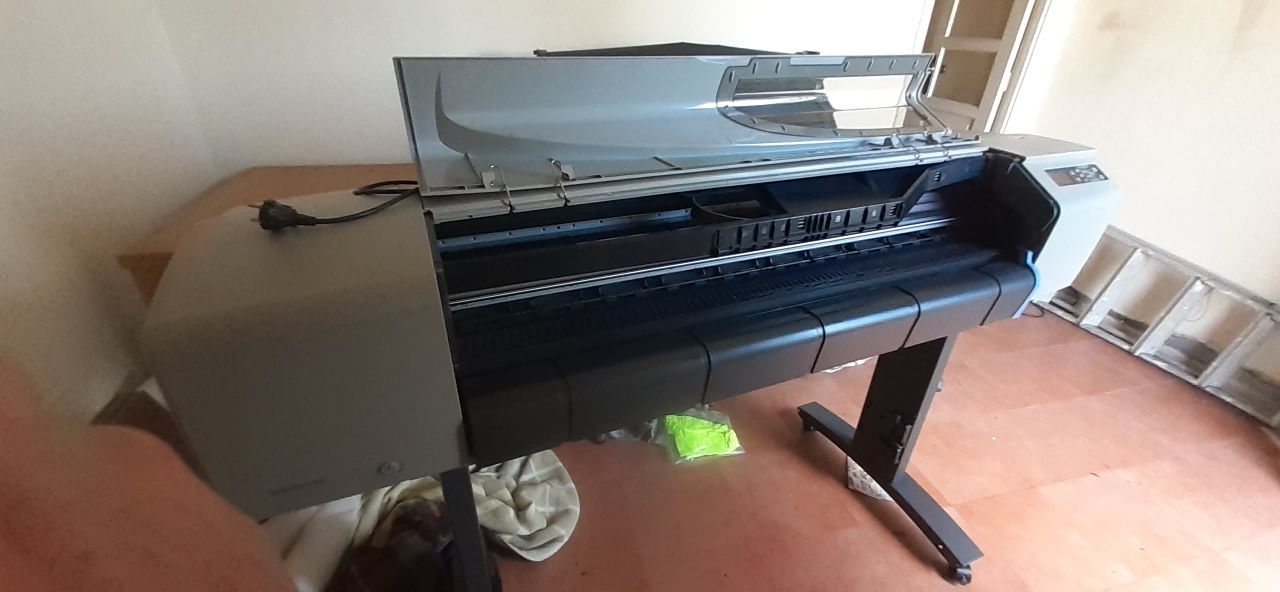 HP Designjet 500 42-in Roll Printer C7770B Plotter