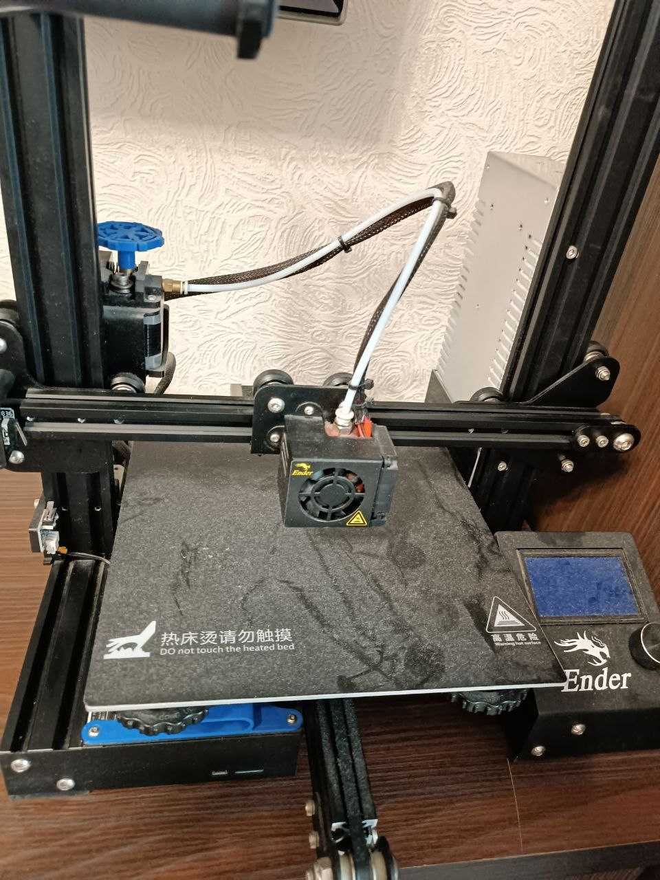 Ender 3 v3 SE та Ender 3 v2 3д принтер