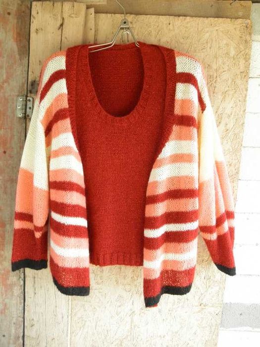 Костюм вязаный женский.Кофточка и безрукавка.