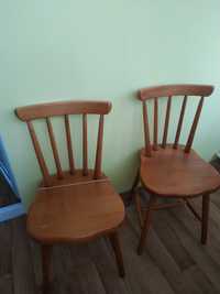 Зламані дерев'яні стільці зі спинкою кухонний стілець