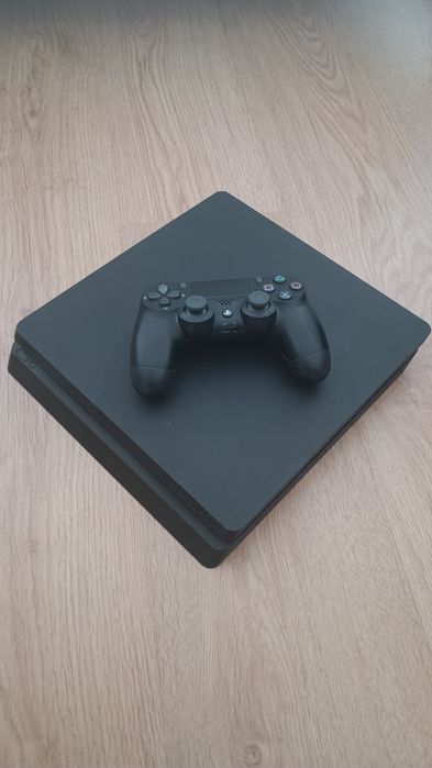 PS4 Slim 500GB + 2 jogos