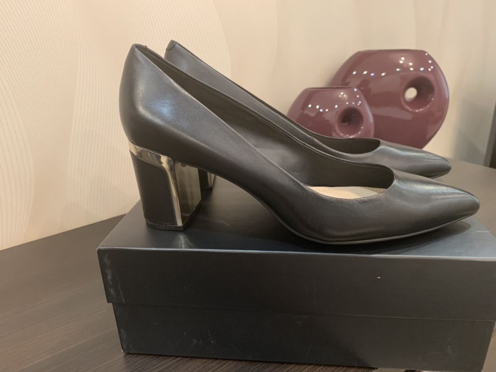 Туфлі  жіночі DKNY  US розмір 10
