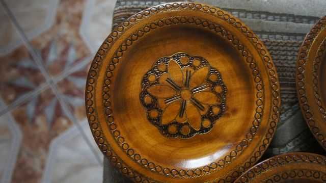 PRL drewniany INKRUSTOWANY talerz 16,5 cm