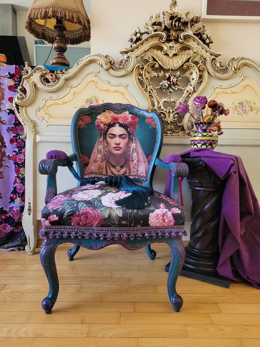 Antyczny fotel Frida Kahlo po przeprojektowaniu