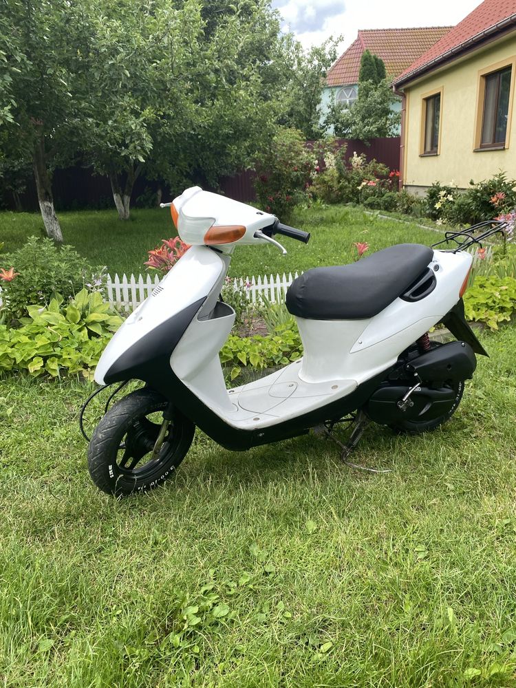 Скутер Suzuki lets 2 new