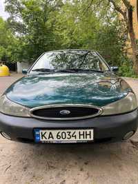 Автомобіль Ford Mondeo