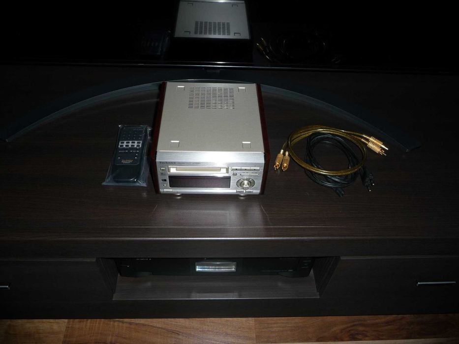 MiniDisc Technics - stan kolekcjoneraski + kable, pilot, nowe płyty