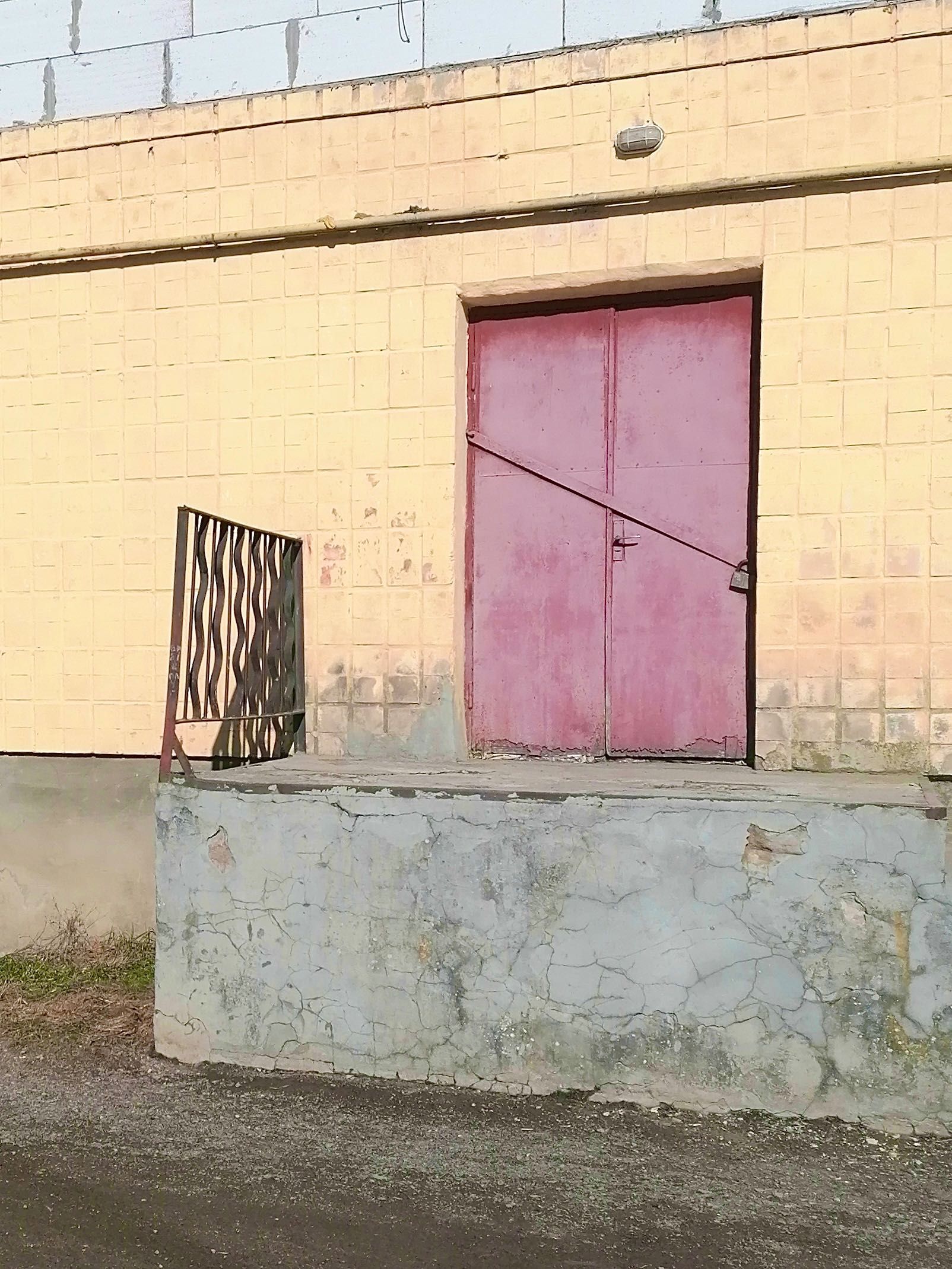 Оренда/продаж приміщення під магазин/ ваш бізнес (смт.Клесів)