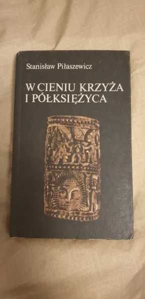 W cieniu krzyża i półksiężyca - Stanisław Piłaszewicz