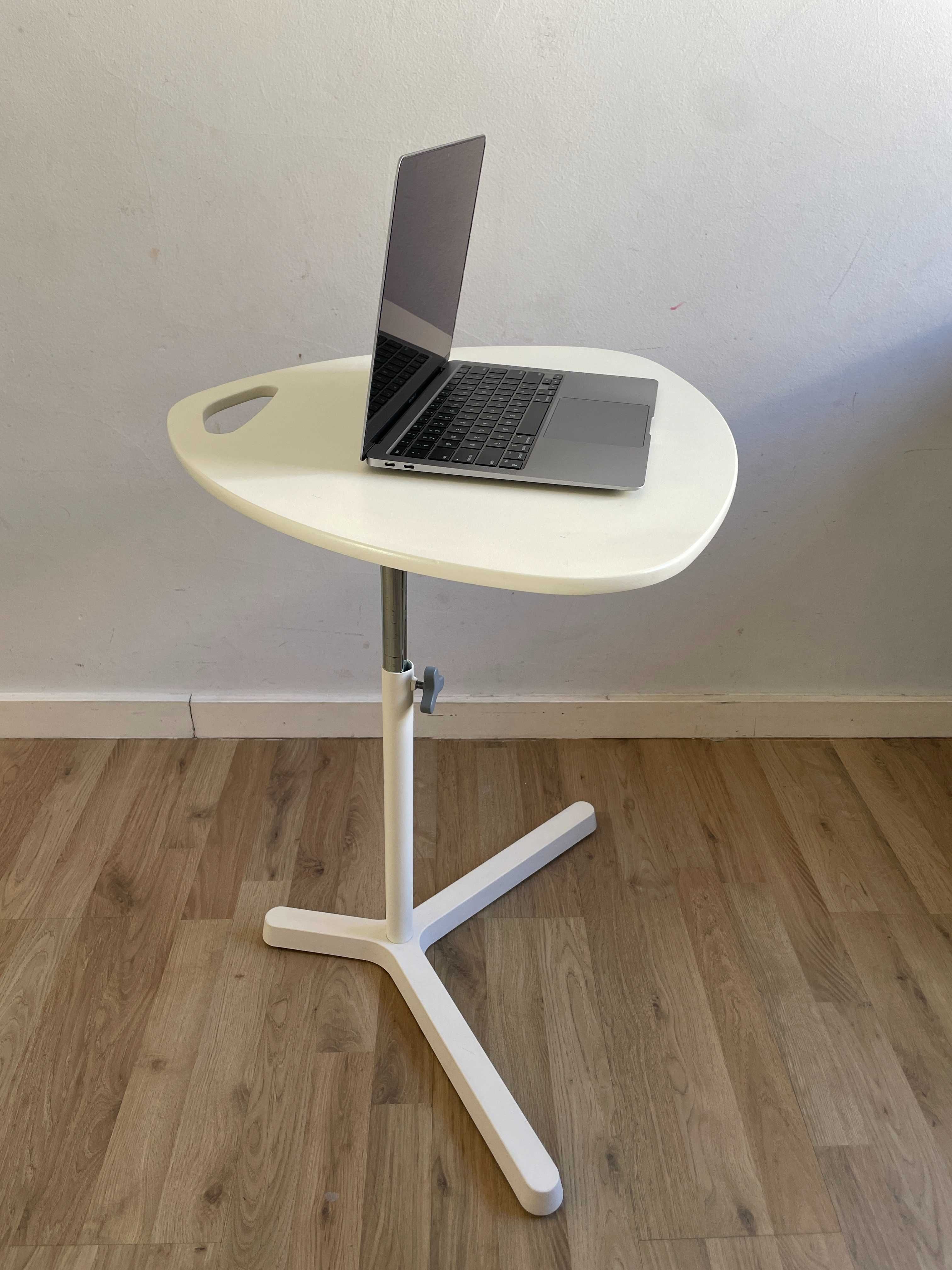 Mesa portátil IKEA para portátil ou leitura