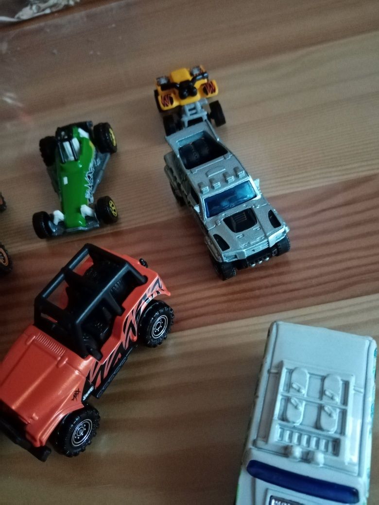 Samochodziki hot wheels i Matchbox