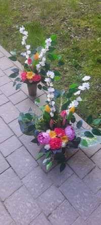 Kwiaty na cmentarz, grób. Kompozycja, stroik. Wiosenny Piwonie tulipan