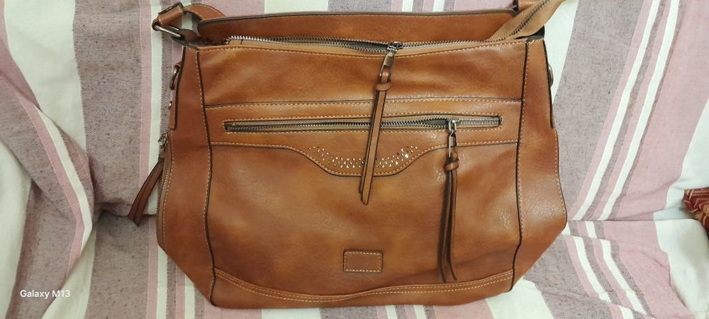 Mala de senhora castanha