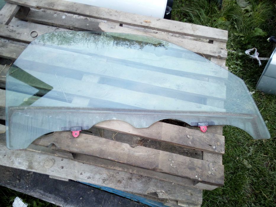 TOYOTA RAV4 II 00-05 szyba drzwi prawa 3 DRZWI