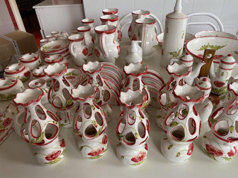 Conjunto de loiça pintada à mão