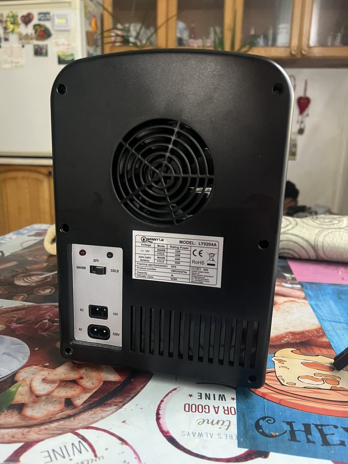 Продам міні холодильник 12v