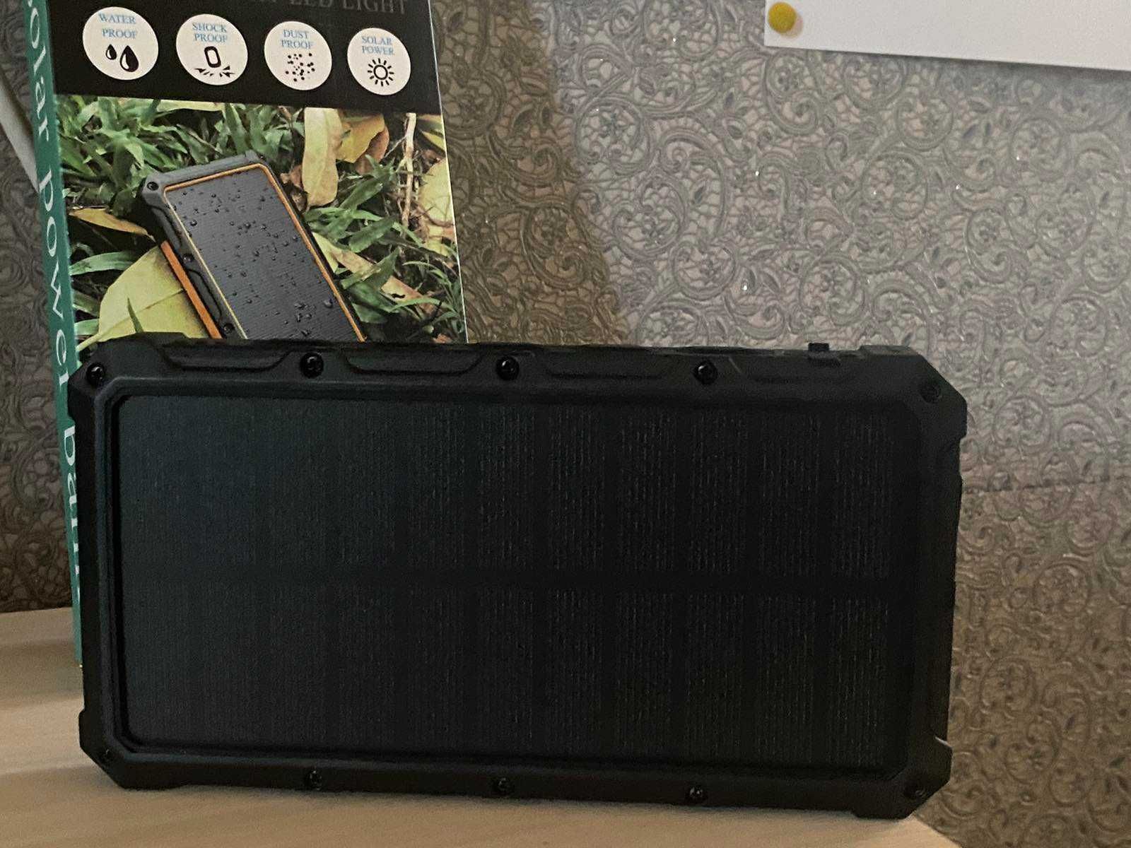 продаж Повербанкa Solar 38800 mAh с беспроводной зарядкой