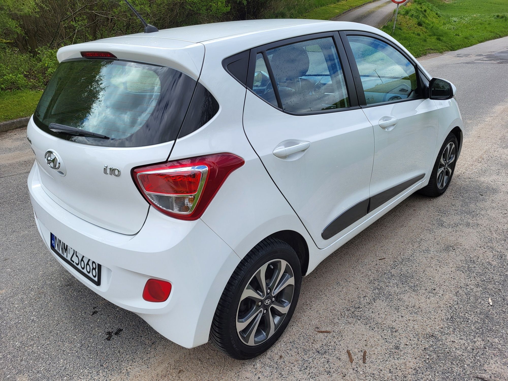 Hyundai  I 10 benzyna  ładnie  wyposażony