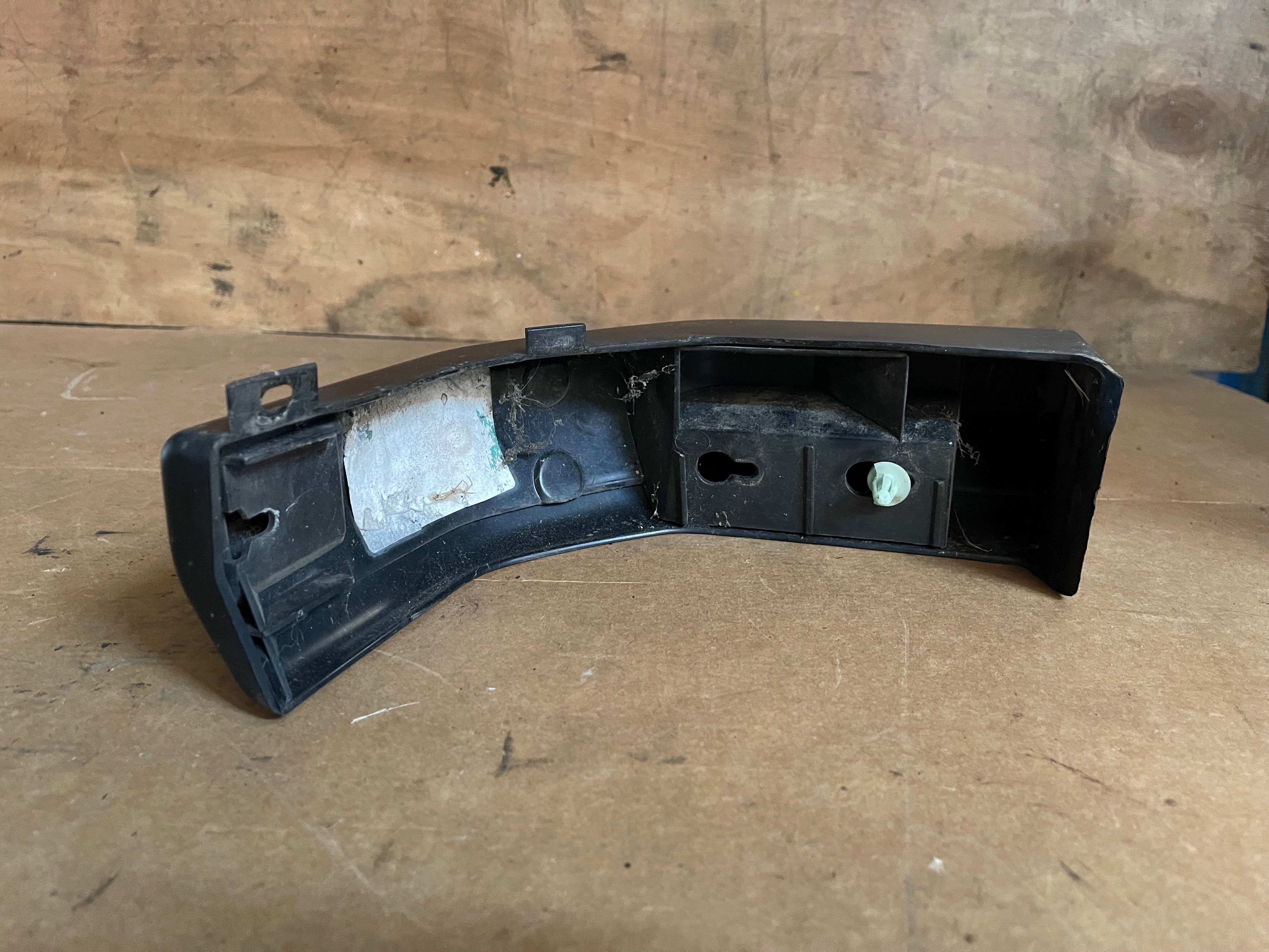 Canto do painel esquerdo Land Rover Discovery 2 L318 TD5