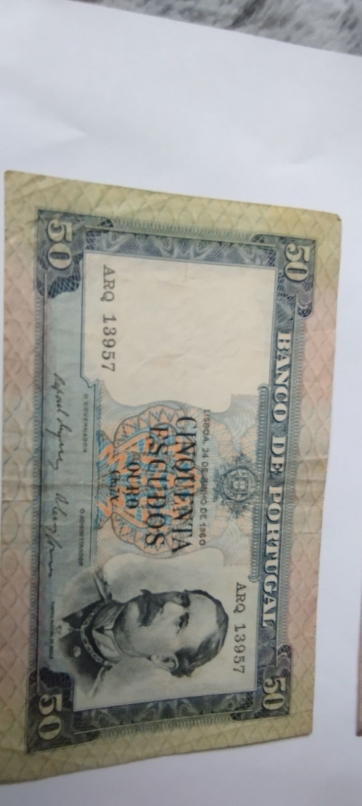 Escudos em notas portuguesas