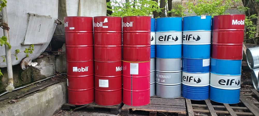 Продам металеві бочки на 200л, з під моторного мастила!