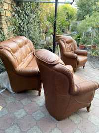 Кресла и диван, резное дерево, кожа. Италия. Цена за кресло