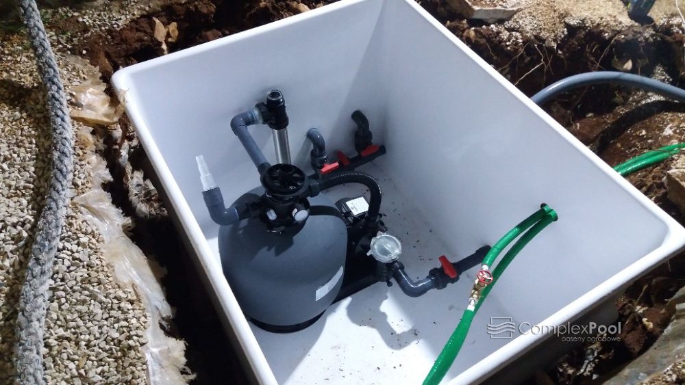 Basen ogrodowy wkopywany poliestrowy 9,4 x 3,3 x 1,55 z filtracją