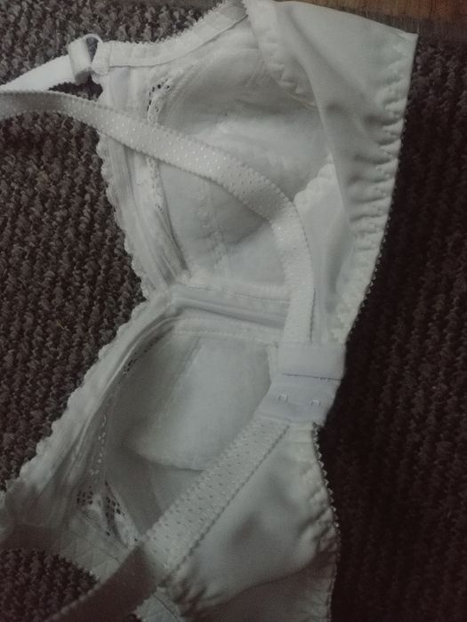 Biały biustonosz 75B