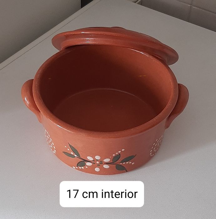 Conjunto em barro decorado e envernizado