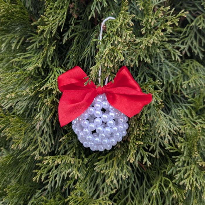 Ялинкові прикраси з бусин на ялинку ручної роботи