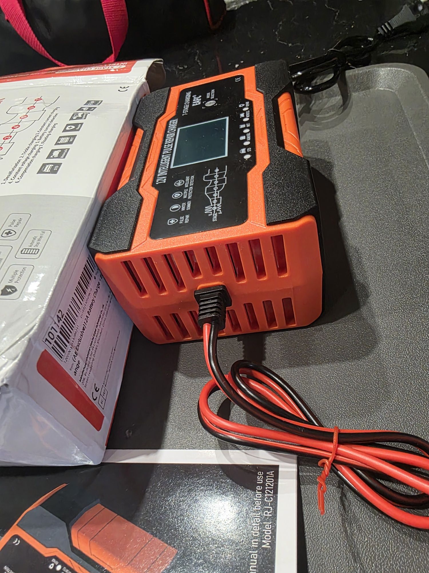 Prostownik mikroprocesorowy elektroniczny 12v 12a  z funkcją naprawy