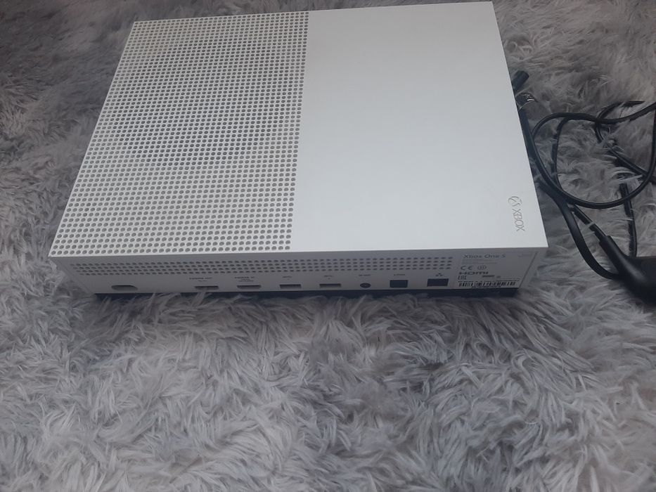 Xbox one s 1Tb (uszkodzony)