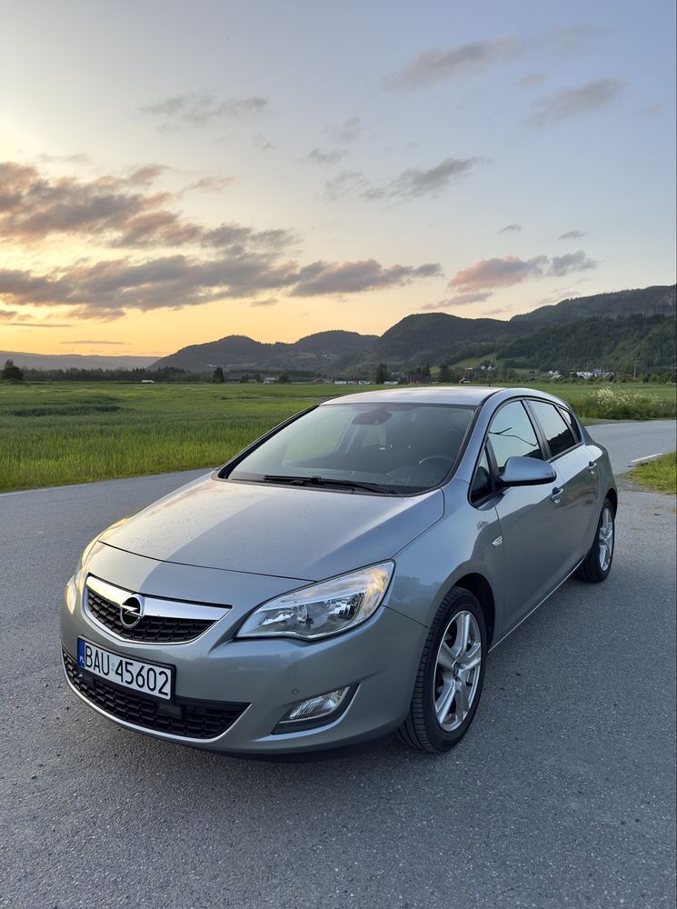 Opel Astra J 2012r. 1.4t 140km Benzyna + LPG manual 6b