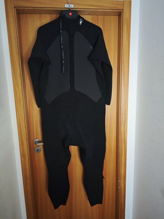 Fatos de surf usados