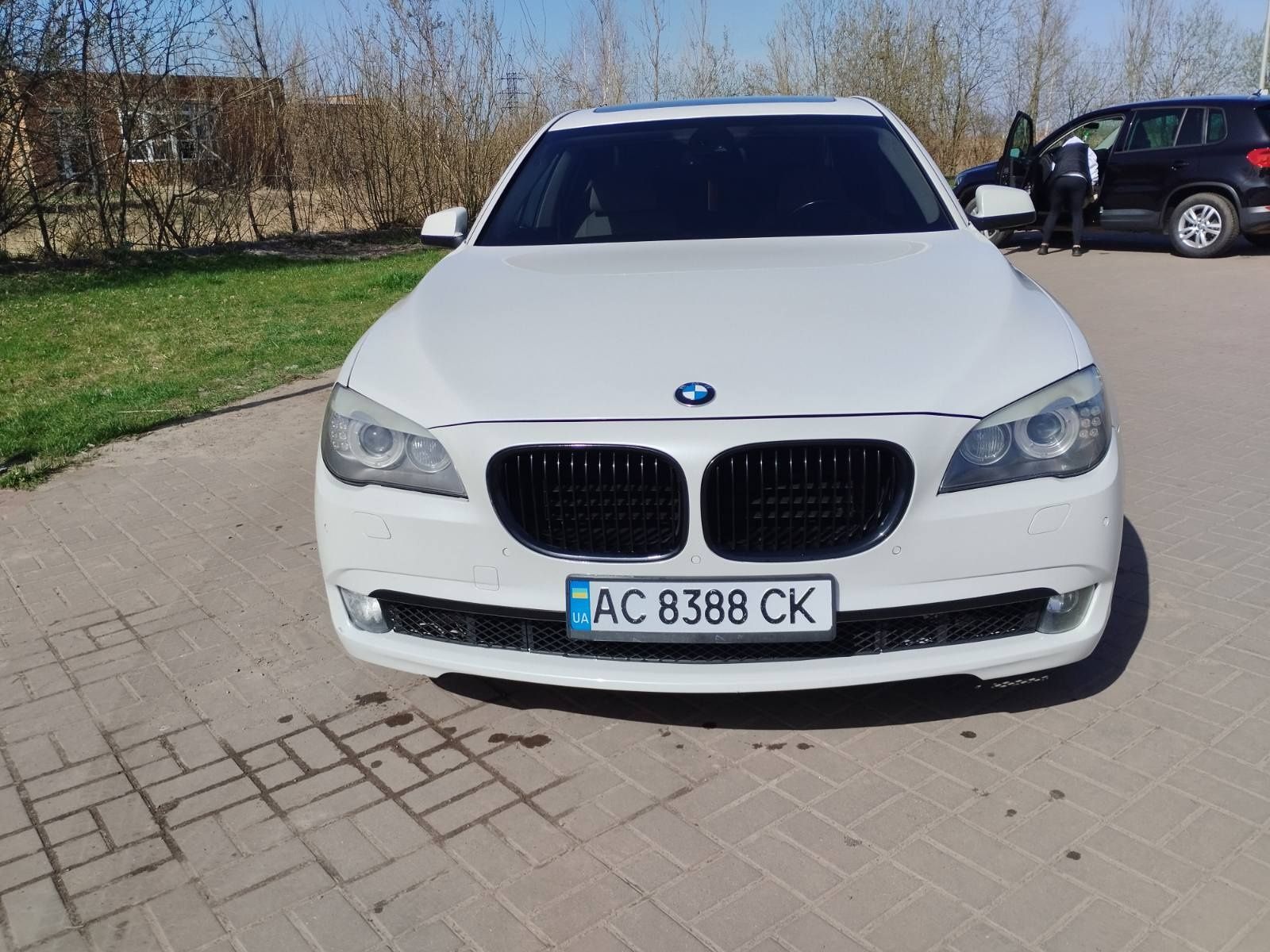 Продам  BMW 740i