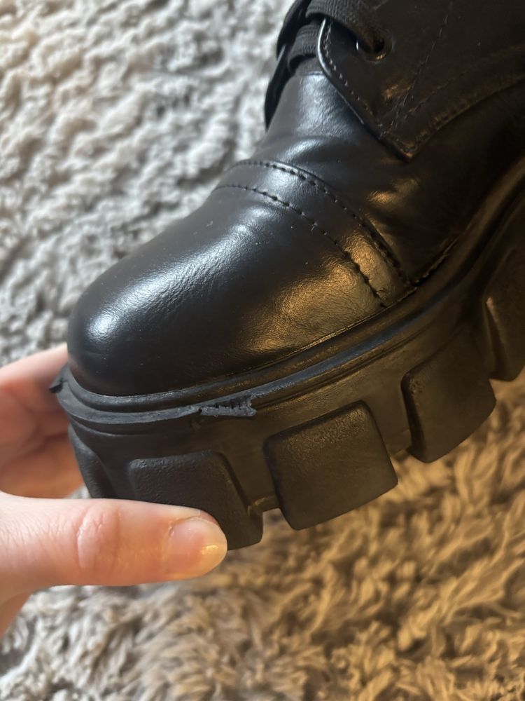 Botki Public Desire