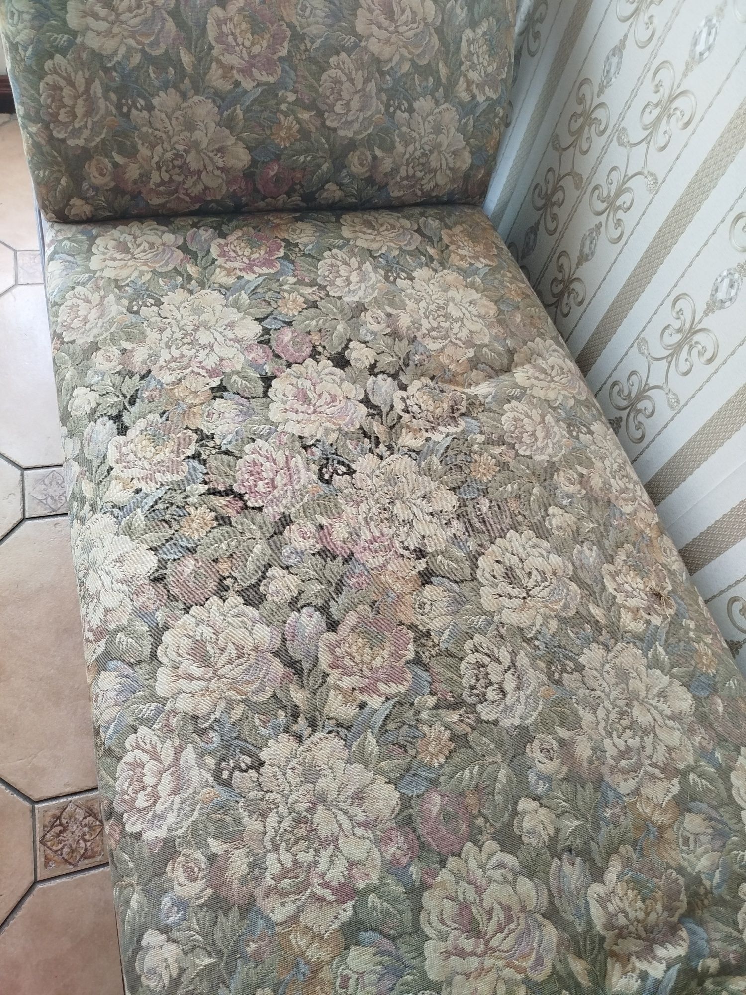 Szezlong na kółkach w bardzo dobrym stanie.