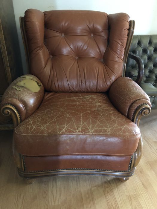 Do oddania: Klasyczny fotel typu uszak – idealny do ponownego obicia