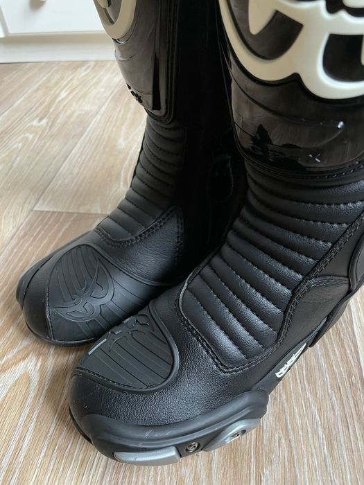 BERIK. Дуже гарні жіночі мотоботи з топовим захистом! Стан нових! 38р