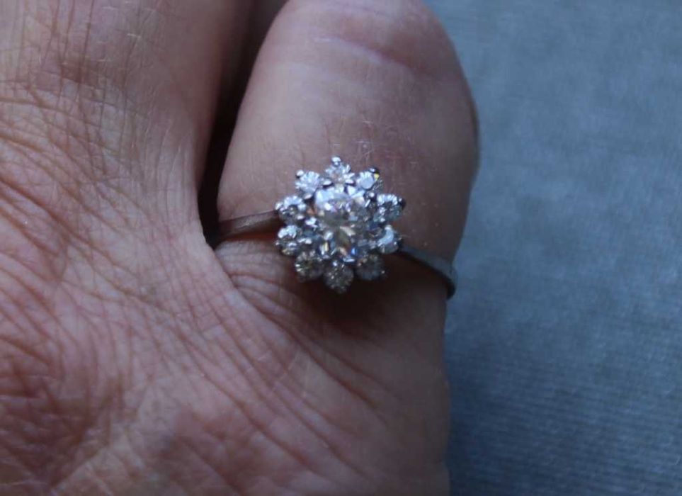 Cinco anéis com zircão marcassites e granadas