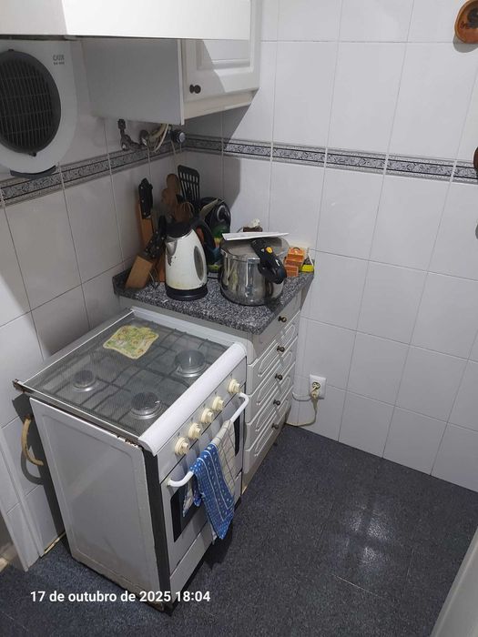 Arrenda-se moradia mobilada tipo T4 no Bairro da Madre de Deus, Lisboa