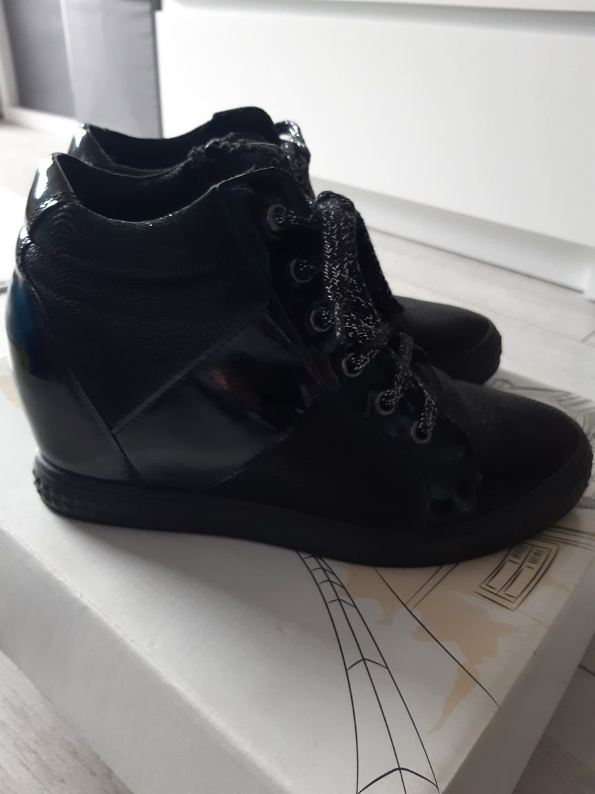 Carinii sneakersy skórzane jak nowe r. 36 botki czarne skóra na jesień
