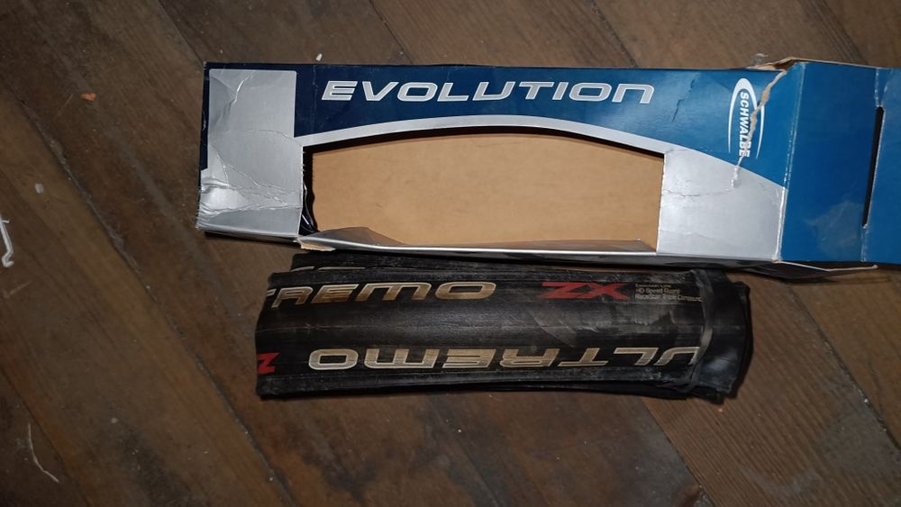 Pneus Hutchinson 700x23