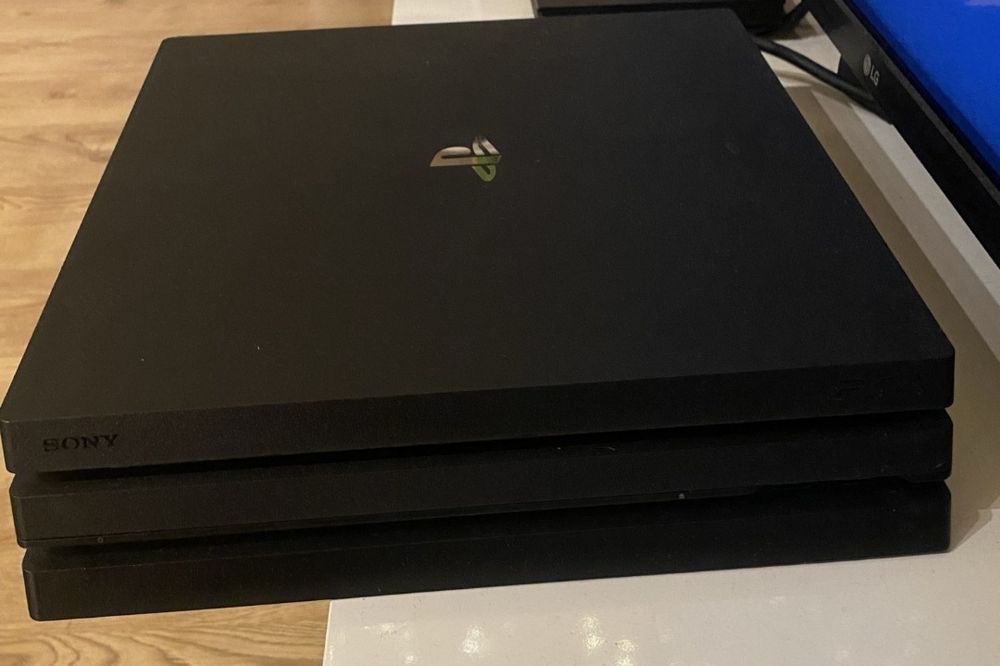 PS4 Pro Gold 11.00