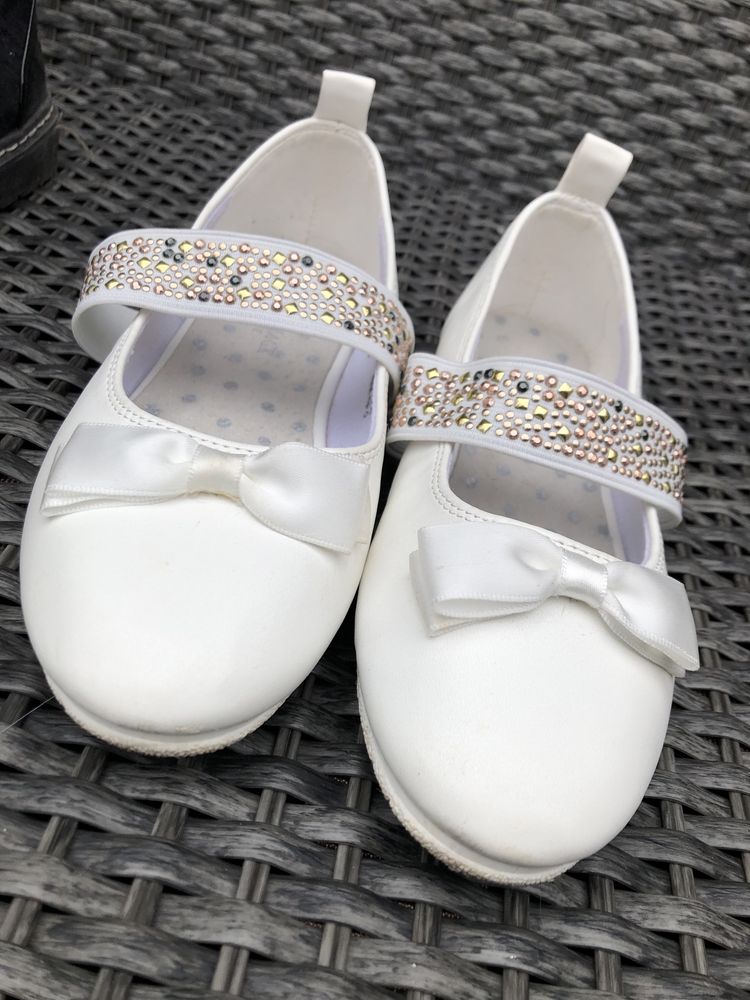 Buty dziecięce balerinki białe w rozmiarze 30. Stan idealny.