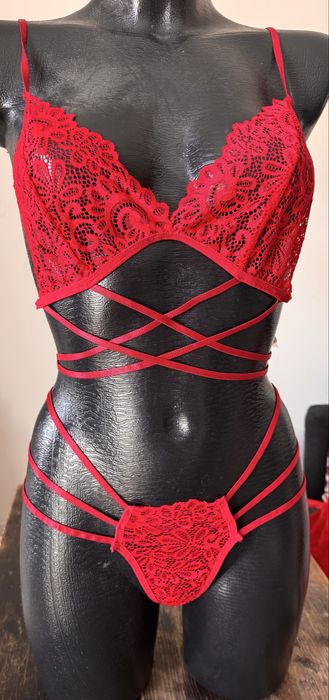 Conjunto renda M preto, vermelho ou verde